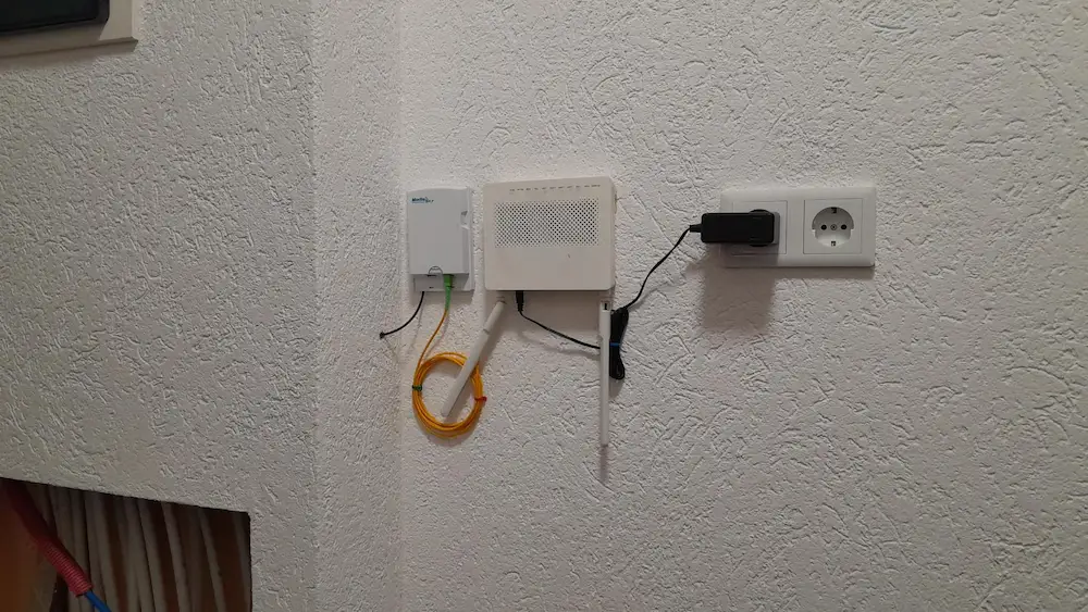 Kucna opticka instalacija sa ONT i ruterom