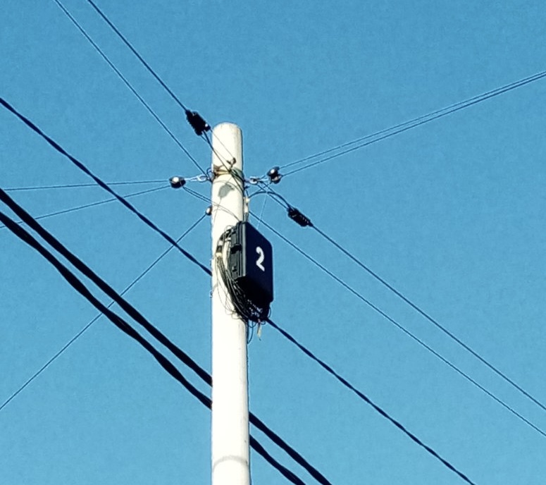 Opticka spojnica na betonskom stubu